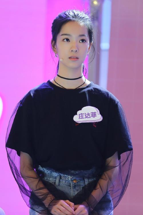 内地最红女演员倾情代言高科技产品，引领潮流重塑生活体验！